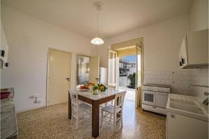 Køkken eller tekøkken på Villa Giulia Sea View