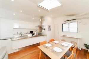 Dapur atau dapur kecil di 369 House IKEJIRI +23 gambar