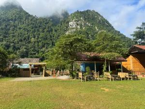 Nespecifikovaný výhled na hory nebo výhled na hory při pohledu z kempu + 20 fotografií