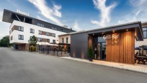 a view of a hotel with a building at Hotel Viktorosa in Hofgeismar