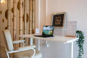 TV a/nebo společenská místnost v ubytování The Sway - boutique suite