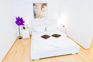 Postel nebo postele na pokoji v ubytování VOX Design Hotel