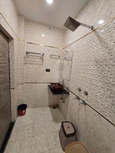 a bathroom with a toilet and a sink at prabh aasra in Ayodhya