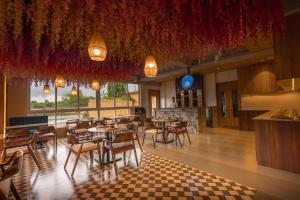 Restaurace v ubytování The Byke Majestic Meadows + 24 fotografií