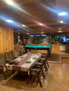 Bàn bi-da tại Баня,Сауна ДОМАШНІЙ ЗАТИШОК