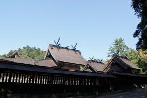 a building with a roof with birds on it at Smile Hotel Yonago in Yonago