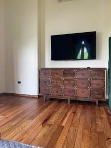 a living room with a tv on top of a dresser at KaNa Hill - Về Với Thiên Nhiên 