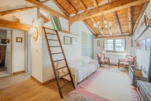 a living room with a ladder in a room at La Casa Del Herrero - Requijada in Requijada