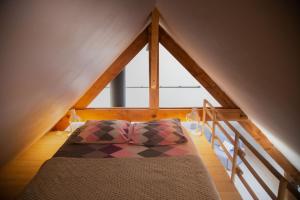 a bedroom with a bed in a attic at Pioka Loft Art & Surf in Plouharnel