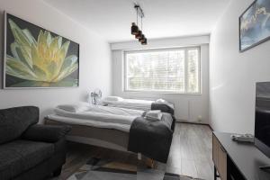 Un televizor și/sau centru de divertisment la Kotimaailma Aparthotel Ankkuri - 4 Bedroom