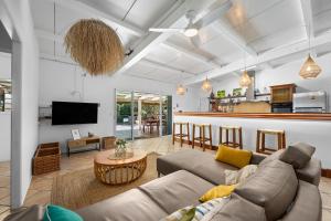 TV a/nebo společenská místnost v ubytování Villa Riche en Roches