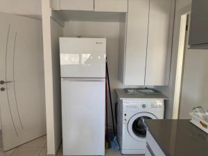 a kitchen with a refrigerator and a washing machine at מגדלי חי 3 in Eilat