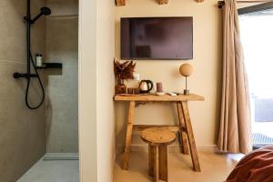 Μια τηλεόραση ή/και κέντρο ψυχαγωγίας στο Maison La Boneca