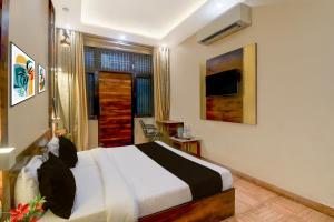 a hotel room with a bed and a window at Townhouse Punnami Riverview Formerly Vihaan Square in Jaipur