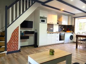 Η κουζίνα ή μικρή κουζίνα στο An Ty Sara Gite maison 2 à 4 personnes +8 φωτογραφίες