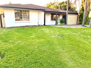 Gallery image of Sun-Soaked house close to Joondalup City and Beach in Perth +33 photos