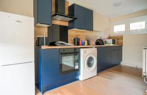 a kitchen with a washer and a washing machine at Beechgrove House in Livingston +21 photos