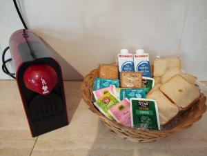 a basket filled with bread and a bread maker at Il nido di Giulia in Montevettolini