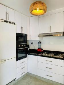 Η κουζίνα ή μικρή κουζίνα στο 2Bedroom at Thindigua Kiambu road