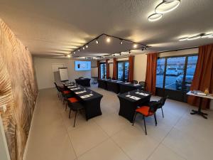 Бизнес-центр и/или конференц-зал в HÔTEL KYRIAD MARSEILLE - Vitrolles Aéroport