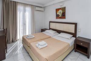 Ένα ή περισσότερα κρεβάτια σε δωμάτιο στο Elena Studios & Suites