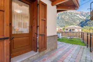 En generel udsigt til bjerge eller udsigt til bjerge taget fra chaletet