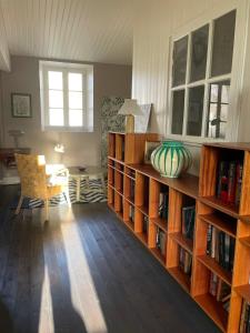 Perpustakaan di rumah percutian
