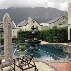 En generel udsigt til bjerge eller udsigt til bjerge taget fra lejligheden