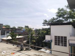 Aussicht vom Dach eines Gebäudes in der Unterkunft Good luck homestay 