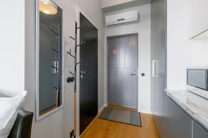 Ένα ή περισσότερα κρεβάτια σε δωμάτιο στο Modern Old Town view apartment