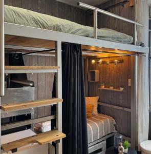 a bunk bed room with a bunk bed in a room at Le Corsaire in Angers