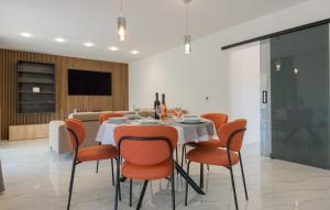 Μια τηλεόραση ή/και κέντρο ψυχαγωγίας στο Apartman Lucija-Brac by Villas Guide