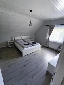 Postel nebo postele na pokoji v ubytování ML 81 apartman + 60 fotografií