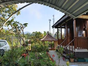 Κήπος έξω από το Pondok DG Spa and Homestay