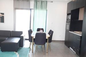 Afbeelding uit fotogalerij van Nour apartments in São Tomé