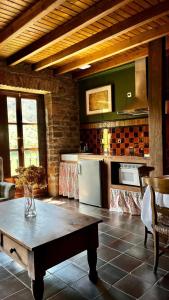 O zonă de relaxare la Apartamentos La Casa de Tanes +19 fotografii