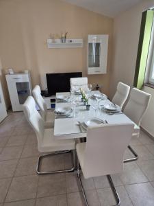 Μια τηλεόραση ή/και κέντρο ψυχαγωγίας στο Apartment Leonardo +21 φωτογραφίες