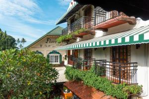 杜马格特弗洛伦惕纳别墅的侧面有植物的建筑物