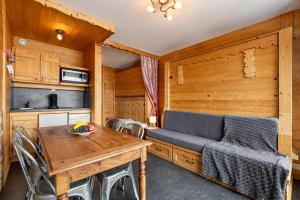 Kuchyň nebo kuchyňský kout v ubytování Cosy Apartment In Val Thorens Ski In-Out with WiFi