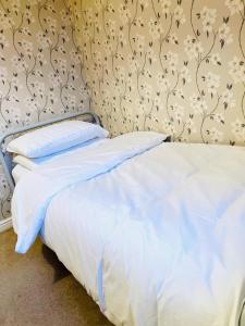 Fotografie z fotogalerie ubytování Two bedroom home in quite culdisac over looking hospital v destinaci Blackburn