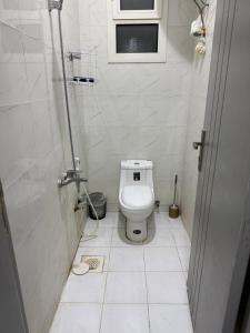 Ένα μπάνιο στο Stunn Apartment +1 φωτογραφίες