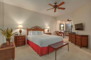 Μια τηλεόραση ή/και κέντρο ψυχαγωγίας στο Enjoy Ocean Views from Mauna Lani Point A105