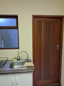 Kuchyň nebo kuchyňský kout v ubytování Coco 's Hamlet Flatlet