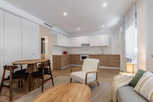 a kitchen and living room with a table and a couch at Waou Best IV Madrid Rio in Madrid