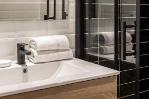 a bathroom with a white sink and a shower at Waou Best IV Madrid Rio in Madrid