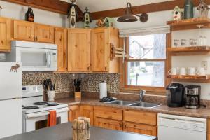 Η κουζίνα ή μικρή κουζίνα στο Shady Pines @ Crystal Mountain Resort +37 φωτογραφίες