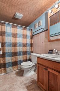 Ένα μπάνιο στο Shady Pines @ Crystal Mountain Resort