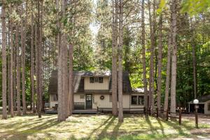 Το κτήριο όπου στεγάζεται  η παραθεριστική κατοικία