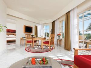 Posezení v ubytování Movenpick Resort & Spa El Gouna