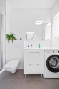 Et badeværelse på Le Val dOr - Calme - Grand Jardin - Parking privé